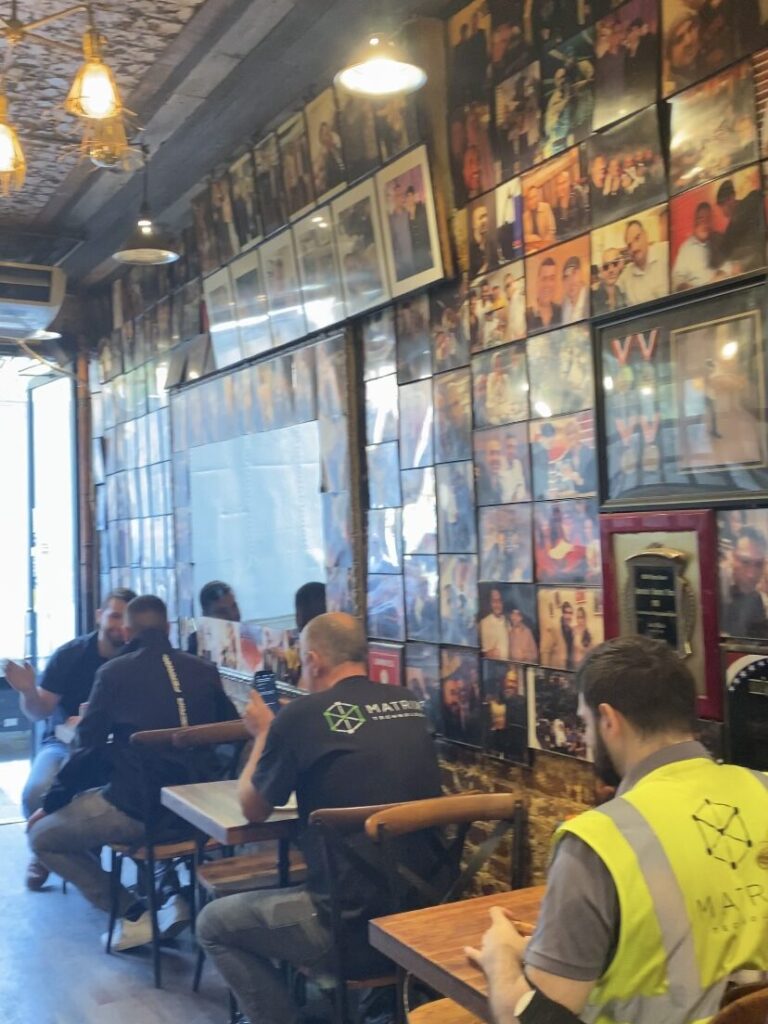 チャンピオンピザソーホーの店内の席