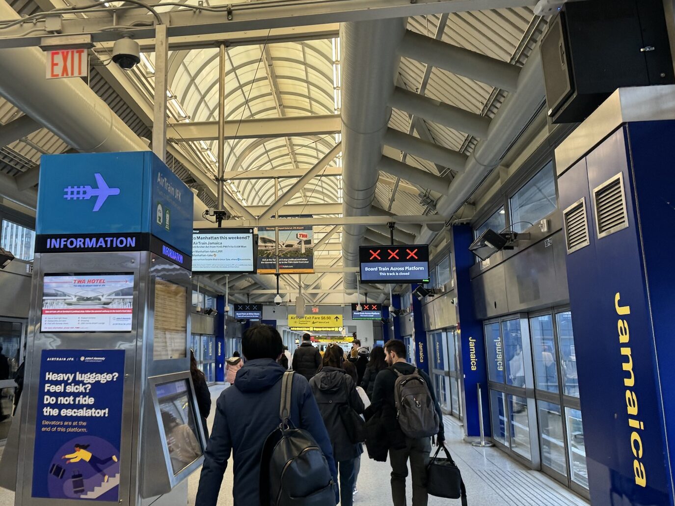 エアトレイン、ジャマイカ駅で下車