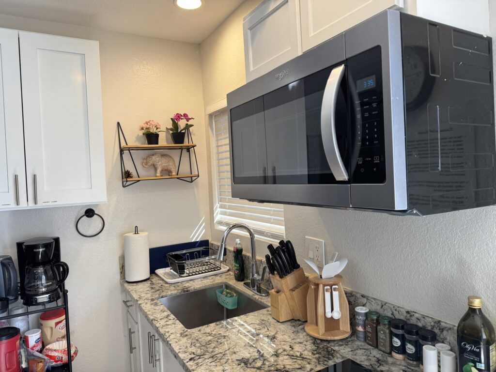 エアビーの少し小さめのキッチン