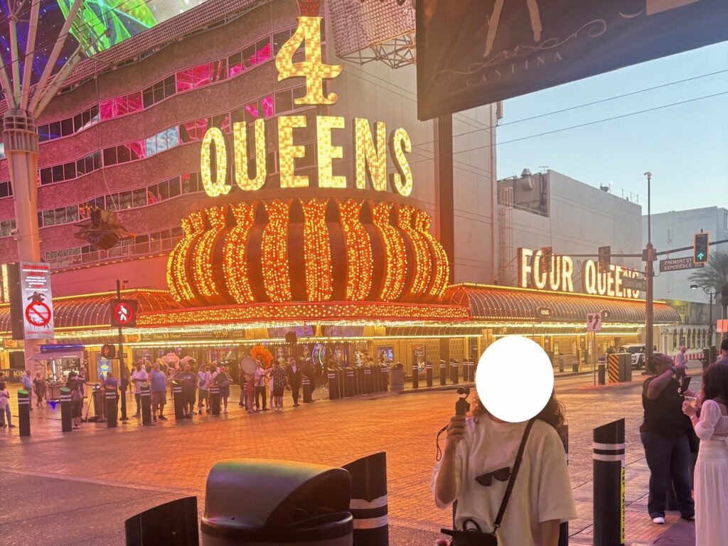 オズモポケット3で撮影中の筆者inラスベガス